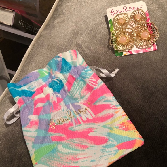 Lilly Pulitzer “SHOWSTOPPER” earrings - Picture 2 of 3